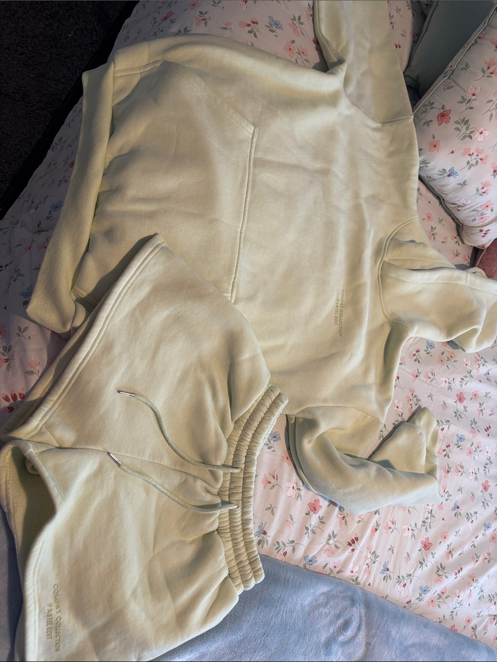 Comfrt Honey dew Yellow/lime Hoodie and Shorts Set - Picture 2 of 2